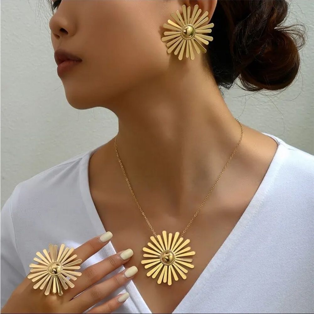 X-Large Gold Plated Floral Design Jewelry Set Adjustable Ring Fits Any Finger 🌹
